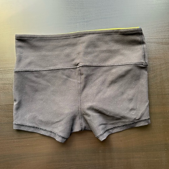 Lululemon Athletica Black/Blue Reversible Athletic Volleyball Boogie Shorts - Picture 5 of 7